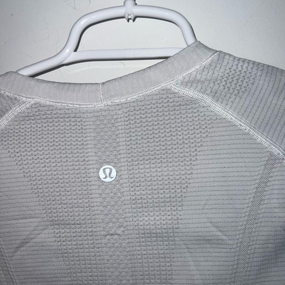 Lululemon Women's White Long Sleeve Top size 6 swiftly - Picture 10 of 15